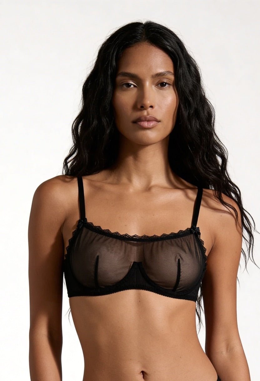 Veil underwire bandeau black on model, front view close-up