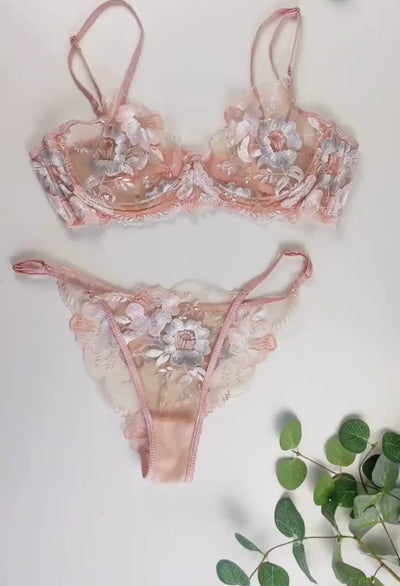 Peach bikini set Lily – soft lace lingerie set video The Kiss